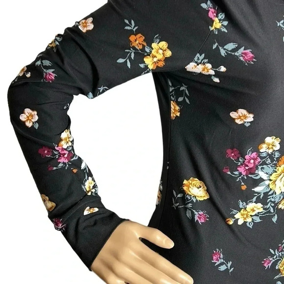 NWT  SM & MED 🇨🇦 women s black hoodie. With colorful flowers,super lightweight - Picture 2 of 9